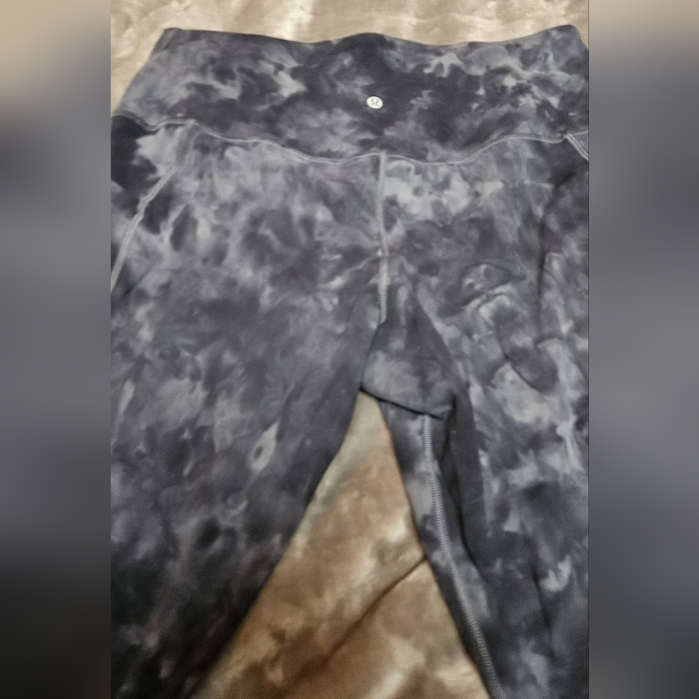 Lululemon Camo 16 Excellent Condition Diamond Short 7/8